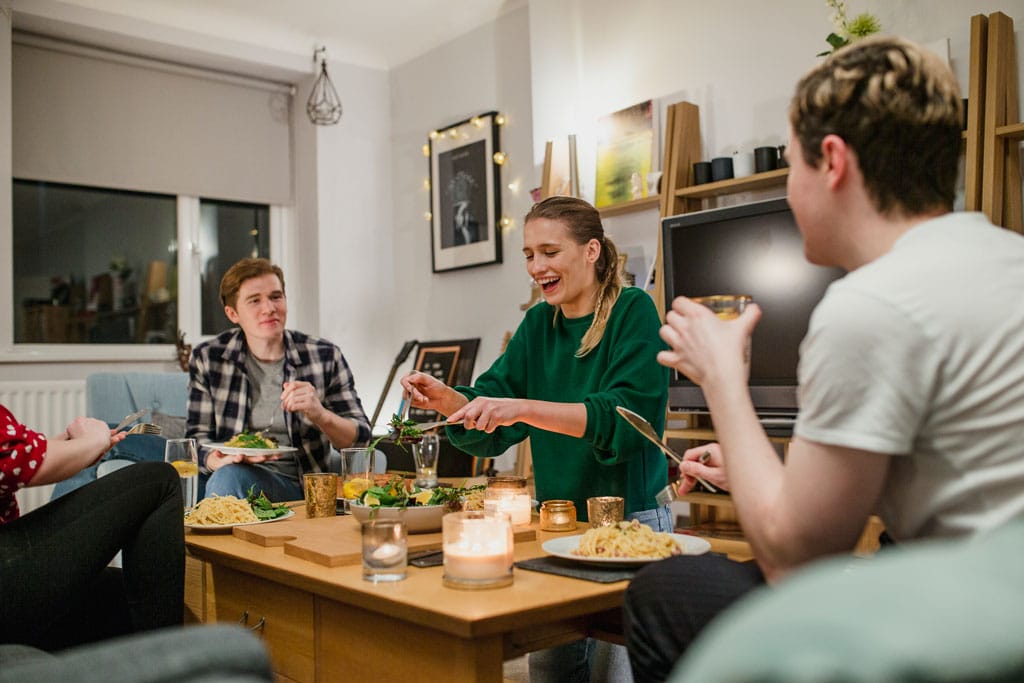 Dinner-Party in Studentenwohnung